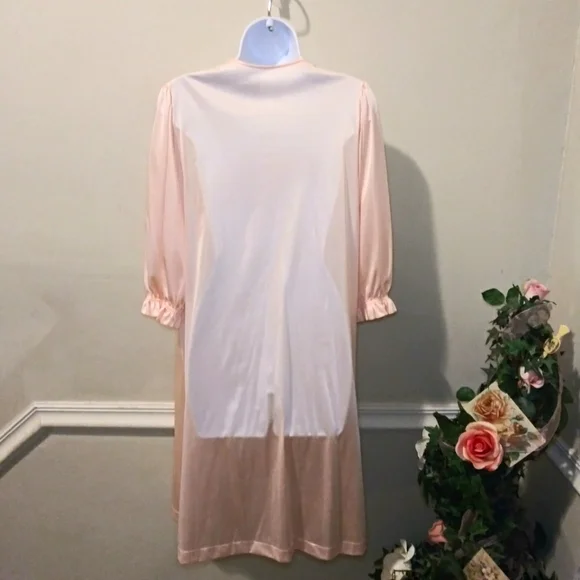 Vintage Late 1970-80's  Lorraine Pale Pink Floral Embroidered Nylon Robe - Picture 6 of 9